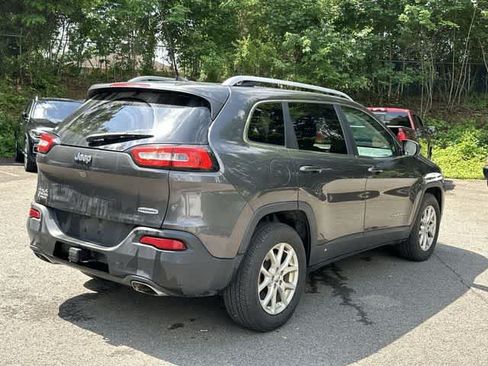 Used 2016 Jeep Cherokee Latitude w/ Cold Weather Group AWD/4WD image 21