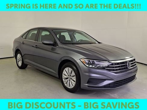 Used 2019 Volkswagen Jetta SE image 1