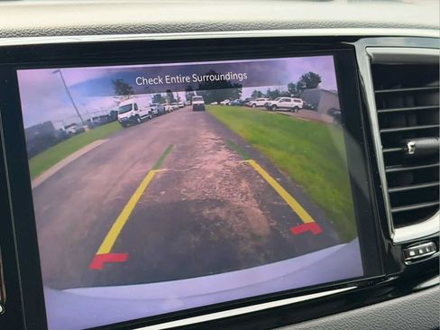 Used 2025 Chrysler Pacifica Select FWD image 16