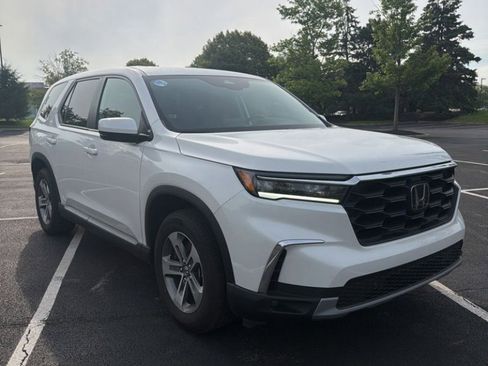 Used 2025 Honda Pilot EX-L image 4