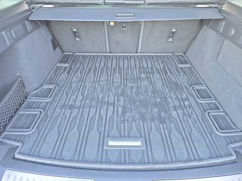 Used 2022 Land Rover Range Rover Velar R-Dynamic S image 12