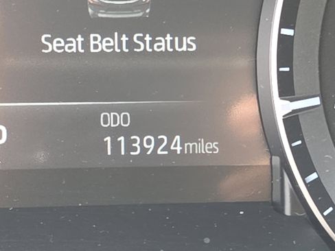 Used 2020 Toyota Highlander XLE image 26