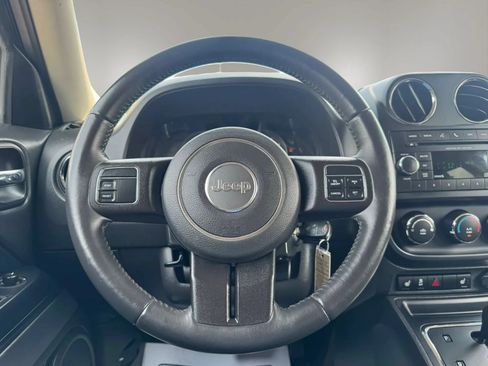 Used 2016 Jeep Patriot High Altitude FWD image 19