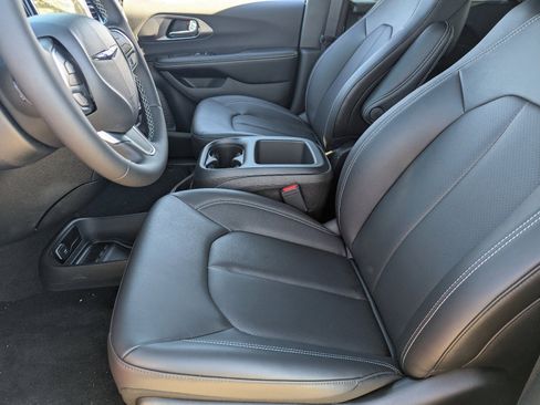 New 2026 Chrysler Voyager LX image 13