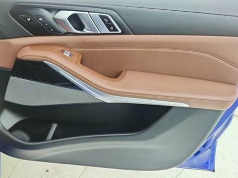 Used 2025 BMW X7 M60i image 25