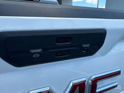 Used 2021 GMC Sierra 1500 SLT w/ SLT Premium Plus Package AWD/4WD image 4