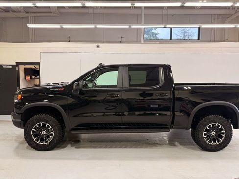 Used 2025 Chevrolet Silverado 1500 ZR2 w/ Technology Package image 2