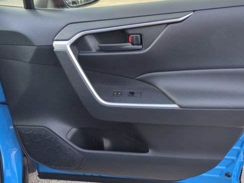 Used 2019 Toyota RAV4 LE image 25