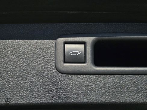 Used 2020 Toyota Highlander XLE image 10