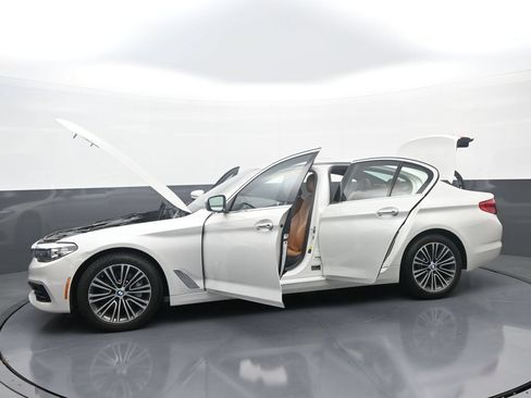 Used 2018 BMW 530i xDrive AWD/4WD image 40