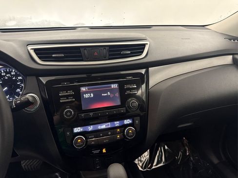 Used 2016 Nissan Rogue SV FWD image 37