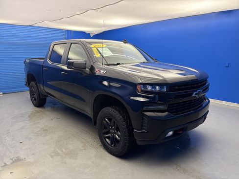 Used 2021 Chevrolet Silverado 1500 LT Trail Boss w/ Convenience Package II image 2