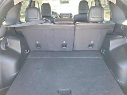 Used 2020 Jeep Cherokee Latitude Plus image 10