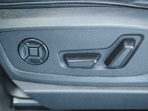Used 2022 Audi e-tron Premium Plus w/ Premium Plus Package image 29
