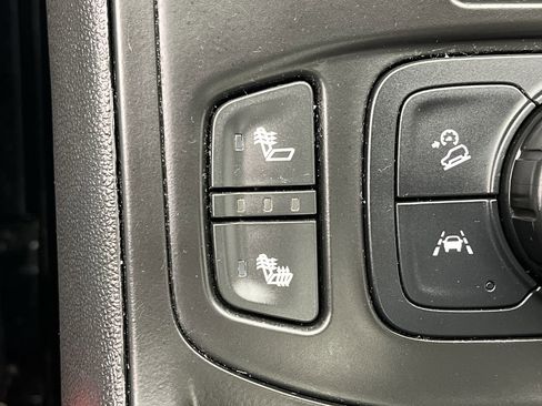 Certified 2022 GMC Terrain SLT w/ Infotainment Package II image 24