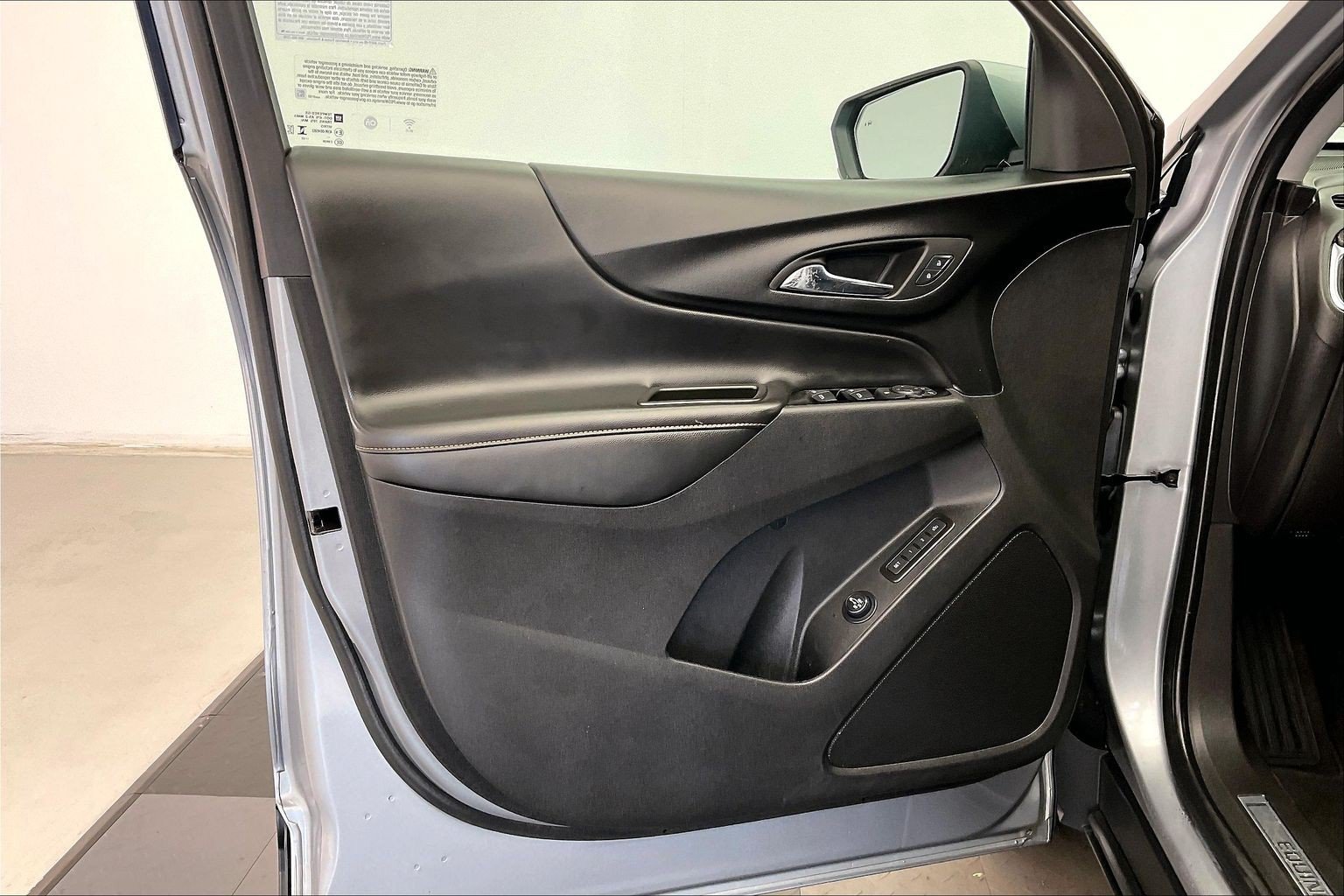 Used 2023 Chevrolet Equinox Premier AWD/4WD image 25