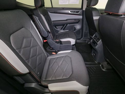 Certified 2025 Volkswagen Atlas Peak Edition SE AWD/4WD image 24