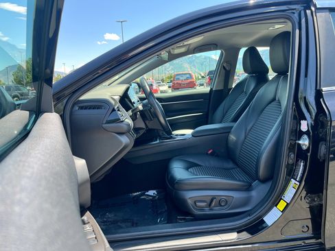 Used 2024 Toyota Camry SE FWD image 12