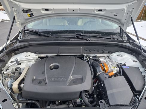 Used 2025 Volvo XC60 T8 Plus w/ Protection Package Premier image 34