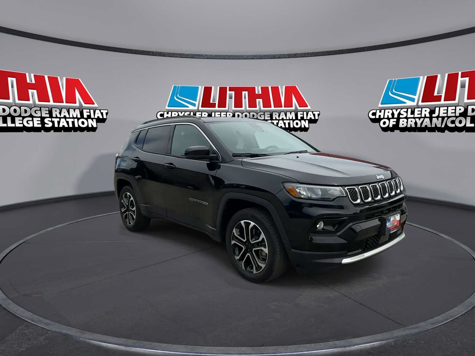 Used 2023 Jeep Compass Limited AWD/4WD image 2