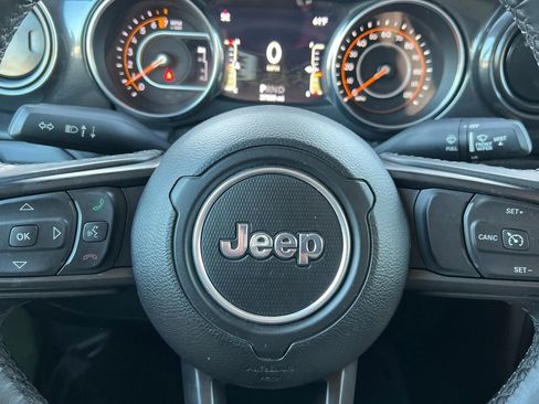 Used 2021 Jeep Gladiator Sport image 27