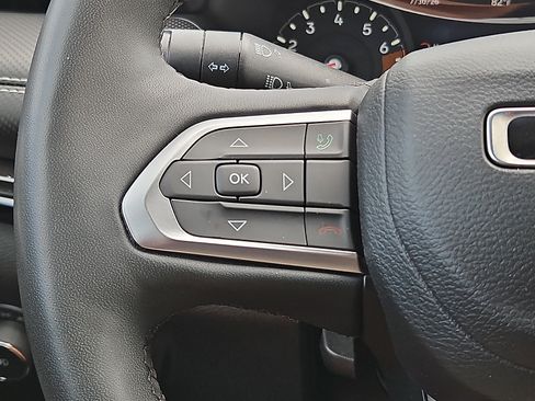 Used 2023 Jeep Compass Latitude w/ Sun and Sound Group AWD/4WD image 19