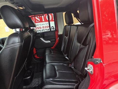 Used 2015 Jeep Wrangler Unlimited Rubicon image 12