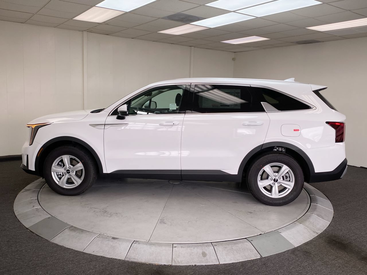 Certified 2026 Kia Sorento LX FWD image 2