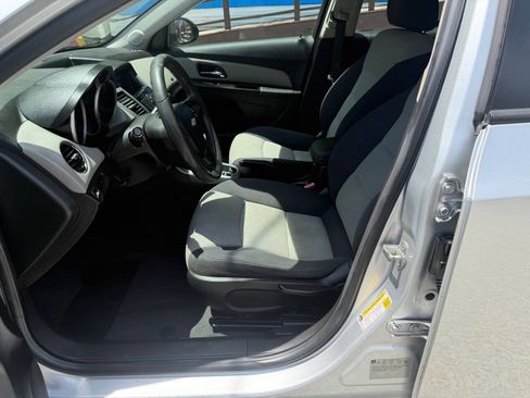 Used 2013 Chevrolet Cruze LS FWD image 9