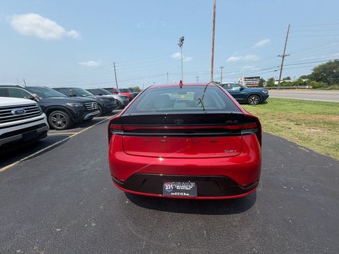Used 2024 Toyota Prius XLE FWD image 4
