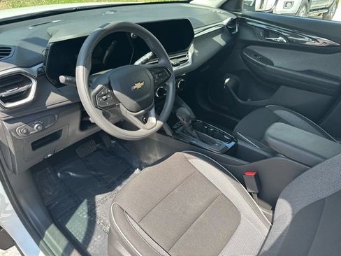 Used 2025 Chevrolet TrailBlazer LT AWD/4WD image 41