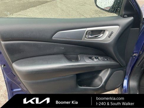Used 2020 Nissan Pathfinder SL image 16