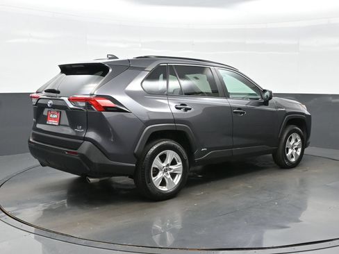 Used 2021 Toyota RAV4 LE AWD/4WD image 6