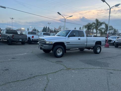 Used 2001 Dodge Ram 2500 Truck 4x4 Quad Cab image 2