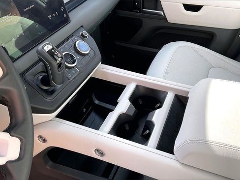 Used 2025 Land Rover Defender 110 S image 18