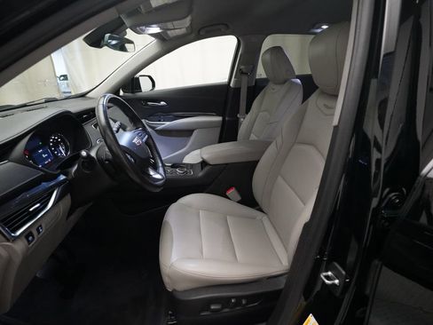 Used 2020 Cadillac XT4 Luxury w/ Cold Weather Package AWD/4WD image 7