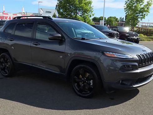 Used 2016 Jeep Cherokee Latitude w/ Comfort/Convenience Group FWD image 2