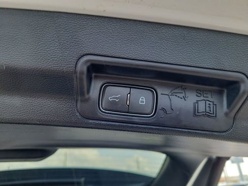 Used 2021 Ford Explorer Limited w/ Equipment Group 301A AWD/4WD image 12