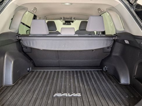 Used 2020 Toyota RAV4 XLE AWD/4WD image 24