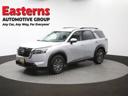 Used 2025 Nissan Pathfinder SV FWD image 60