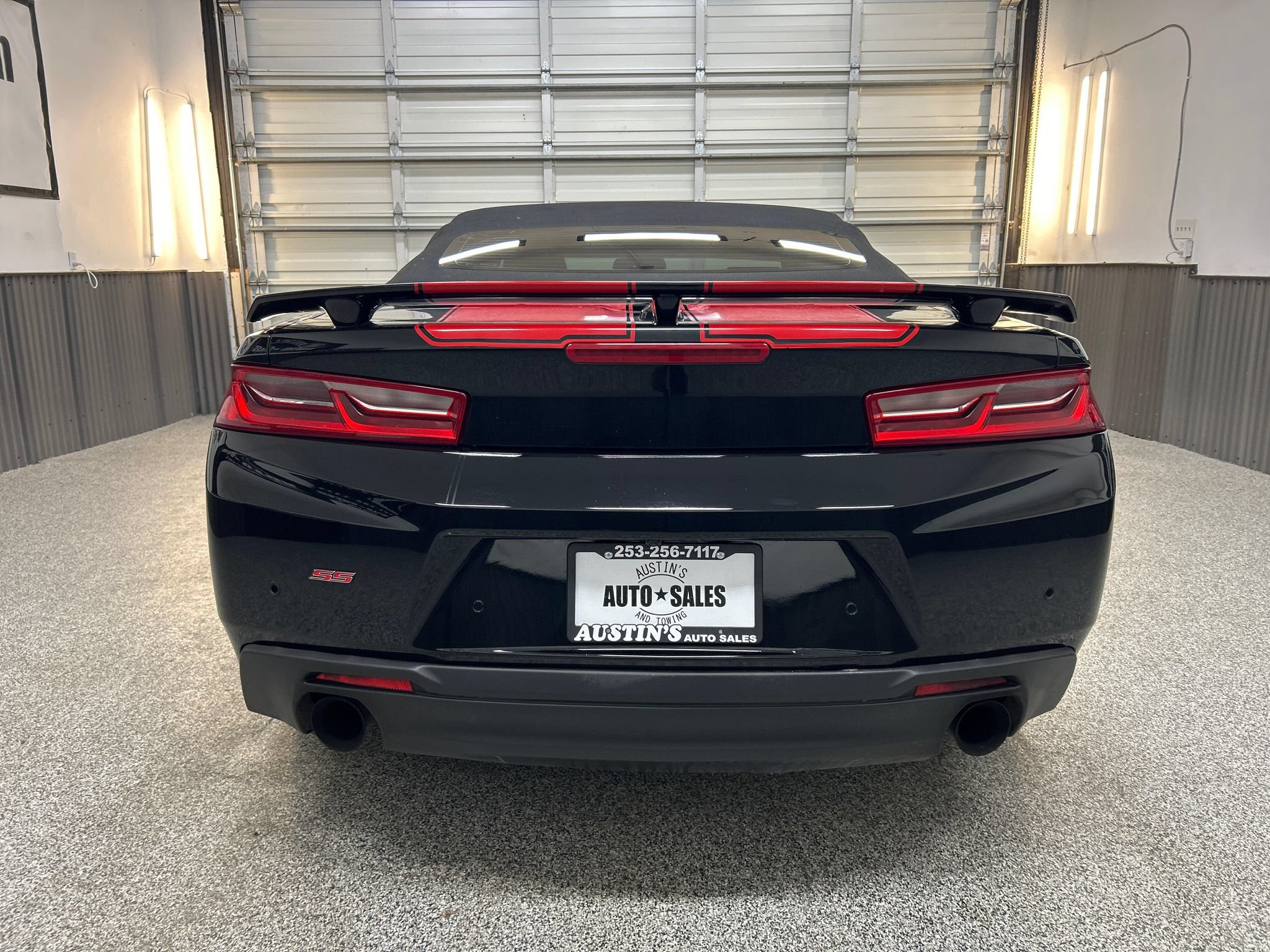 Used 2018 Chevrolet Camaro SS RWD image 5