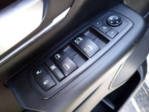 Used 2019 RAM 1500 Big Horn AWD/4WD image 14