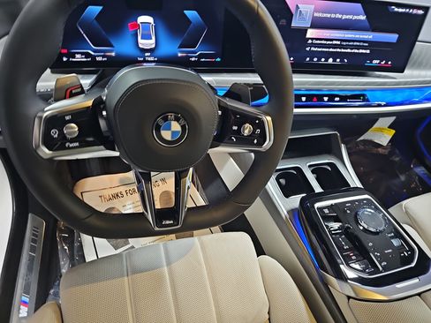 Certified 2025 BMW 760i xDrive w/ Autobahn Package AWD/4WD image 18