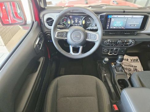 Used 2025 Jeep Wrangler Unlimited Sahara AWD/4WD image 10