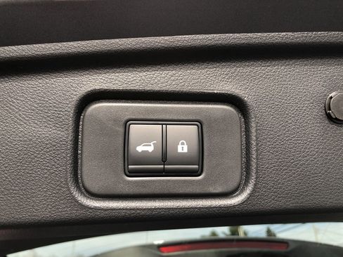 New 2025 Nissan Pathfinder SL image 18