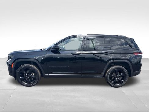 Used 2023 Jeep Grand Cherokee Altitude AWD/4WD image 6