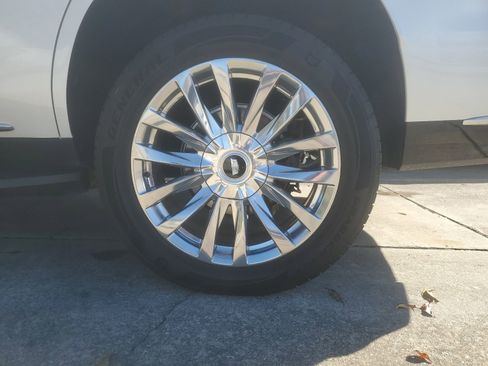 Used 2021 Cadillac Escalade Premium Luxury w/ LPO, Illumination Package image 7