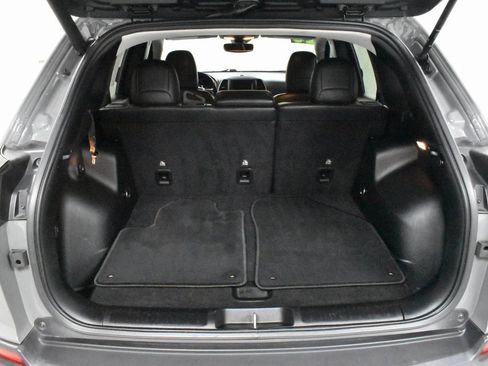 Used 2020 Jeep Cherokee Latitude Lux w/ Comfort/Convenience Group image 11