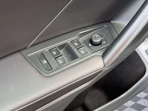 Used 2023 Volkswagen Tiguan SE FWD image 19