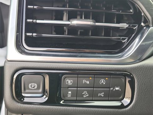 New 2026 GMC Yukon XL Denali w/ Denali Reserve Package image 24